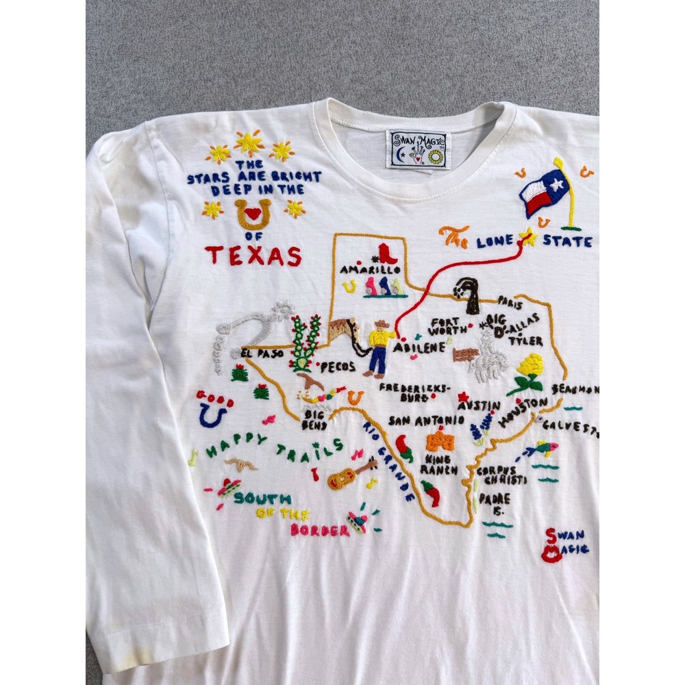 Vintage Style Texas Map Embroidered Tee Swan Magic Folk Art Graphic Shirt USA XL - Picture 2 of 9